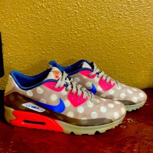 Nike air NYC edition polkadots excellent condition like new size 9 1/2 men